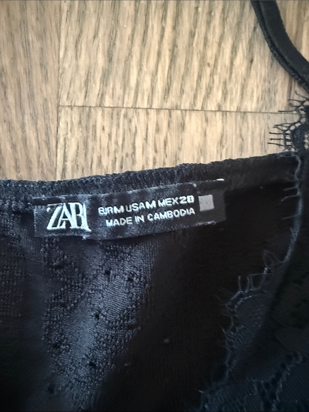 🔴5 for $25- Zara Lace-Trim Black Cami Top M - Picture 3 of 3